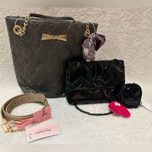 ❤️A LOT OF 2 BAGS AND 1 BELT.